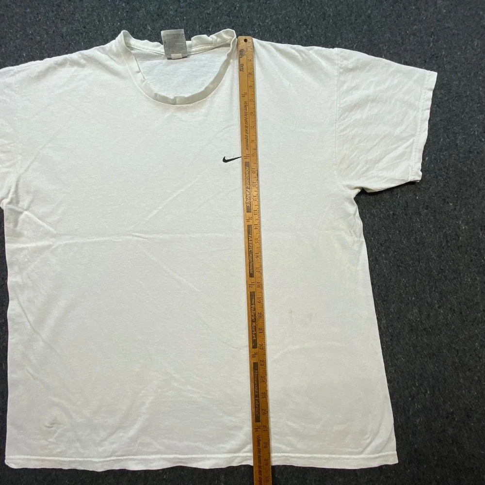 Nike T Shirt XL Mens White Sportswear Embroidered Swoosh Logo‎ Tee